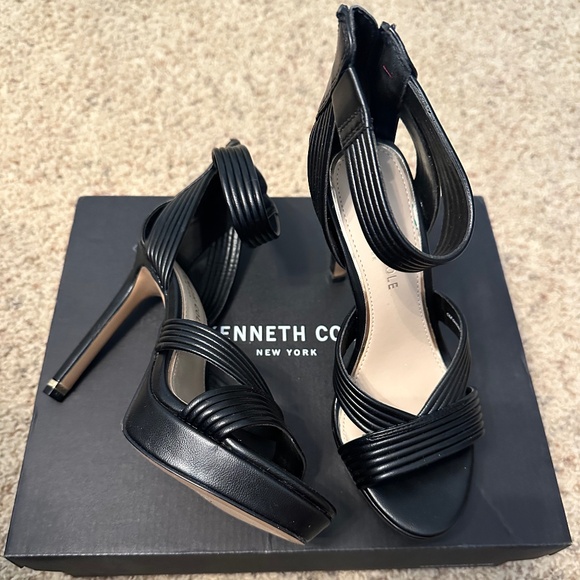 Kenneth Cole Nadine strappy sandal - Picture 1 of 1